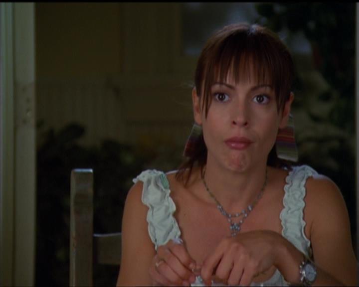 Charmed-Online_dot_net-5x03SirensSong1405.jpg