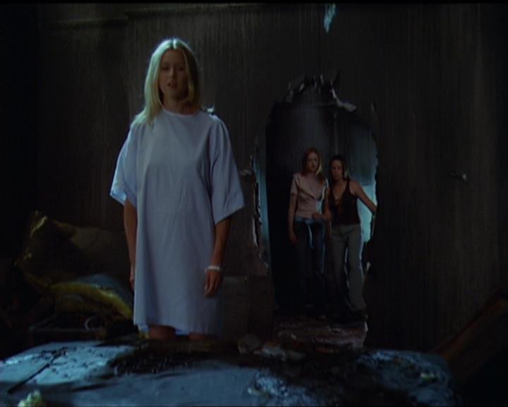Charmed-Online_dot_net-5x03SirensSong1528.jpg