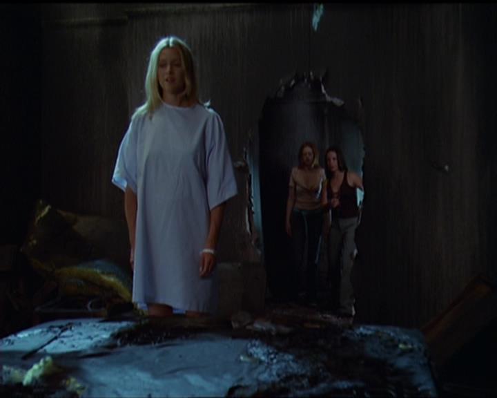 Charmed-Online_dot_net-5x03SirensSong1529.jpg