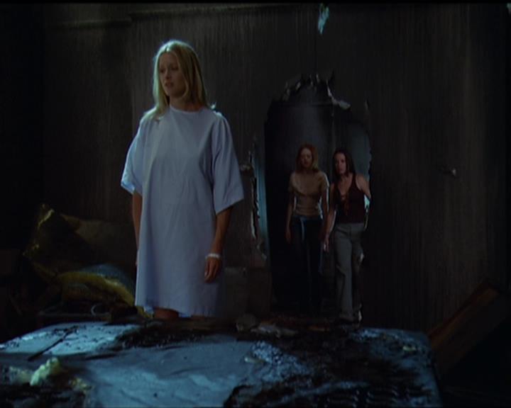 Charmed-Online_dot_net-5x03SirensSong1530.jpg