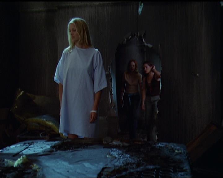 Charmed-Online_dot_net-5x03SirensSong1532.jpg