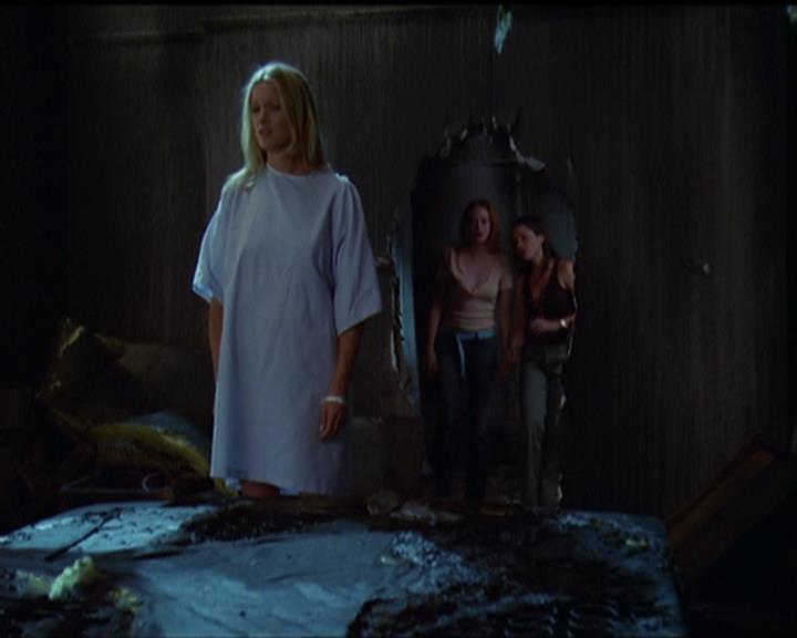 Charmed-Online_dot_net-5x03SirensSong1533.jpg