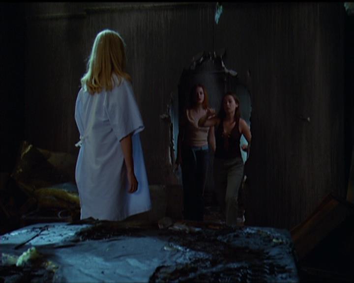 Charmed-Online_dot_net-5x03SirensSong1539.jpg