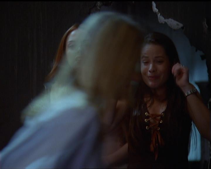 Charmed-Online_dot_net-5x03SirensSong1543.jpg