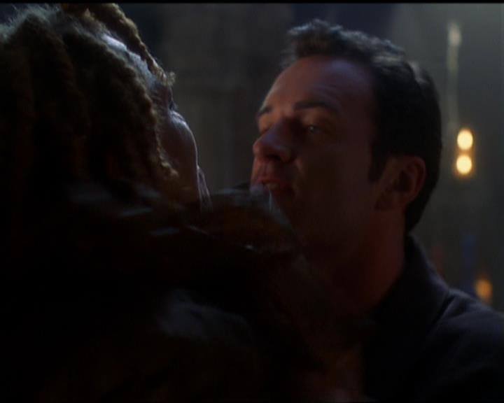 Charmed-Online_dot_net-5x03SirensSong1674.jpg