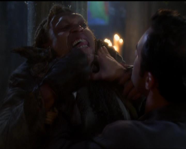 Charmed-Online_dot_net-5x03SirensSong1675.jpg