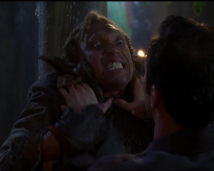 Charmed-Online_dot_net-5x03SirensSong1682.jpg