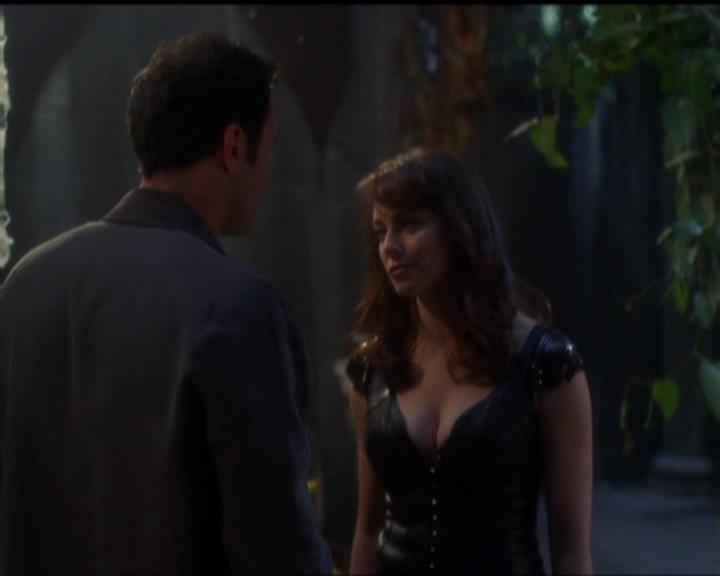 Charmed-Online_dot_net-5x03SirensSong1701.jpg