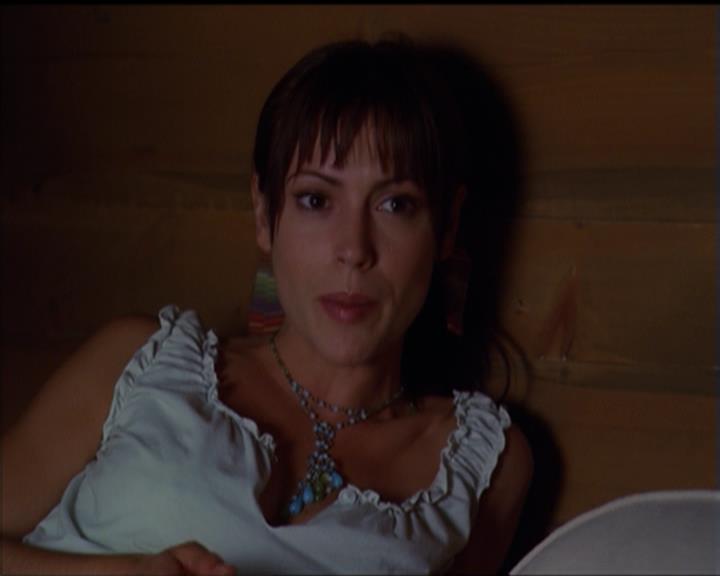 Charmed-Online_dot_net-5x03SirensSong1737.jpg