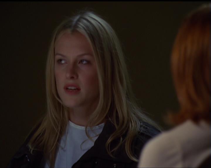 Charmed-Online_dot_net-5x03SirensSong1903.jpg
