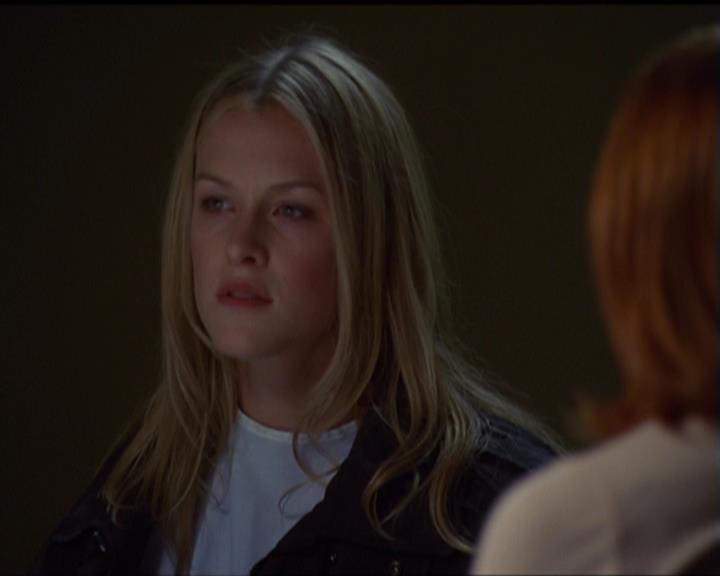 Charmed-Online_dot_net-5x03SirensSong1909.jpg
