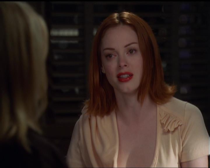 Charmed-Online_dot_net-5x03SirensSong1945.jpg