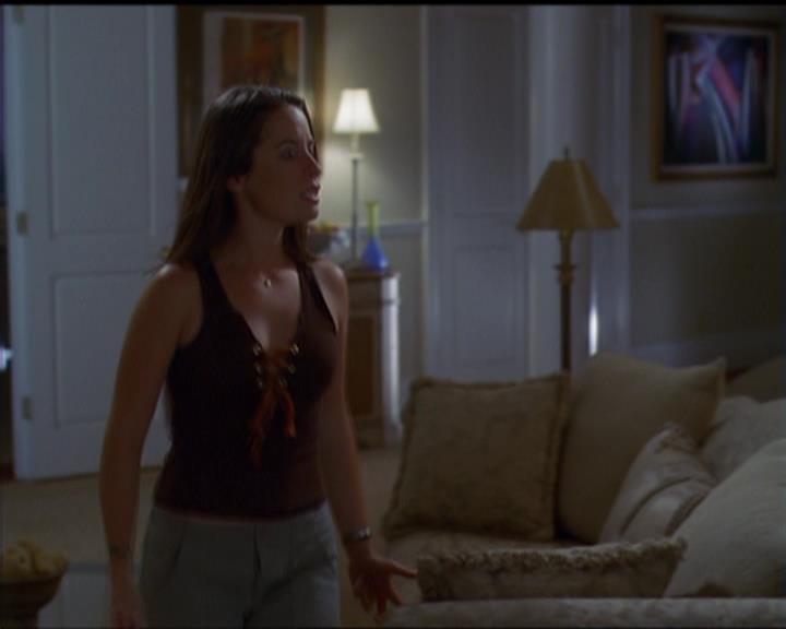 Charmed-Online_dot_net-5x03SirensSong2027.jpg