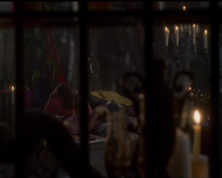 Charmed-Online_dot_net-5x03SirensSong2033.jpg