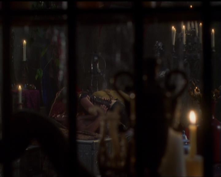 Charmed-Online_dot_net-5x03SirensSong2034.jpg