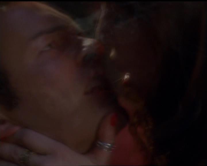 Charmed-Online_dot_net-5x03SirensSong2069.jpg