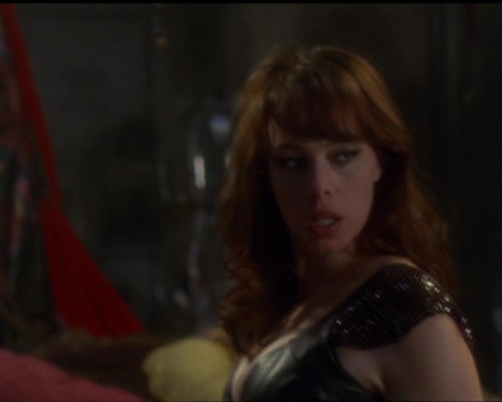 Charmed-Online_dot_net-5x03SirensSong2072.jpg