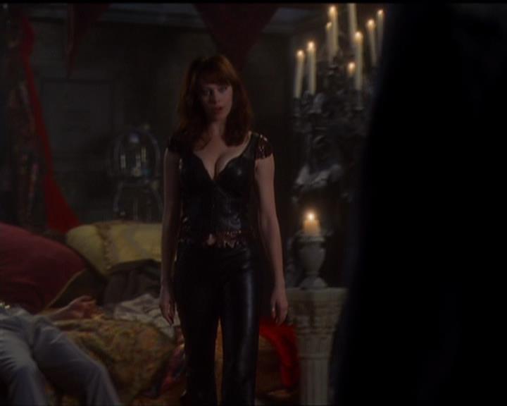 Charmed-Online_dot_net-5x03SirensSong2079.jpg