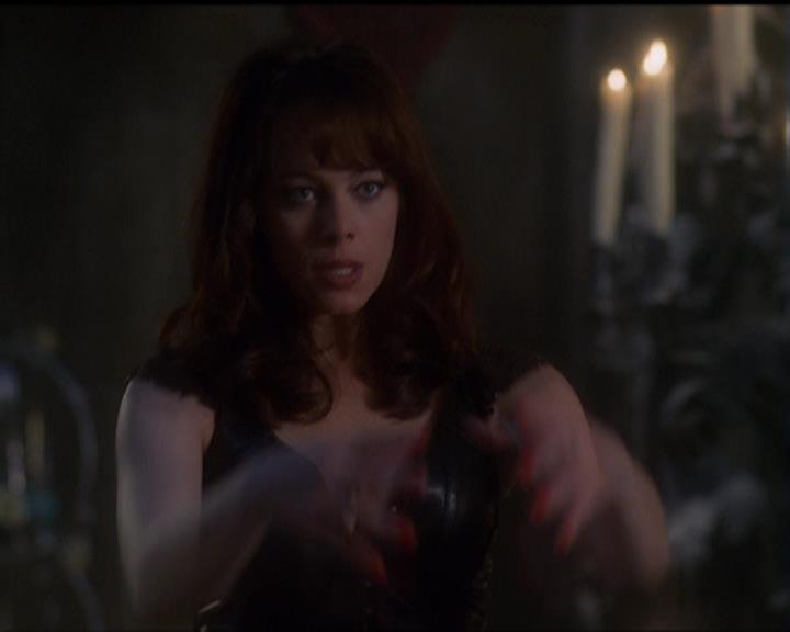 Charmed-Online_dot_net-5x03SirensSong2084.jpg