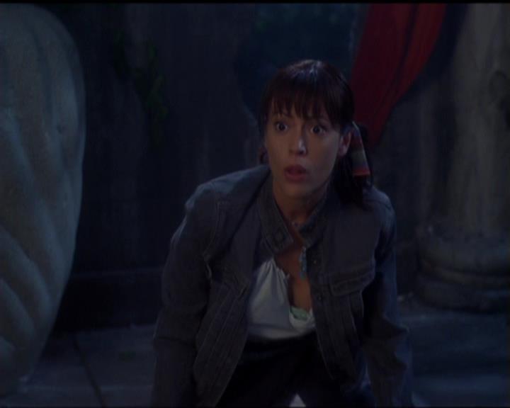 Charmed-Online_dot_net-5x03SirensSong2101.jpg