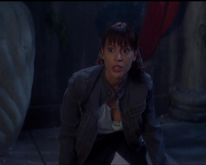 Charmed-Online_dot_net-5x03SirensSong2102.jpg