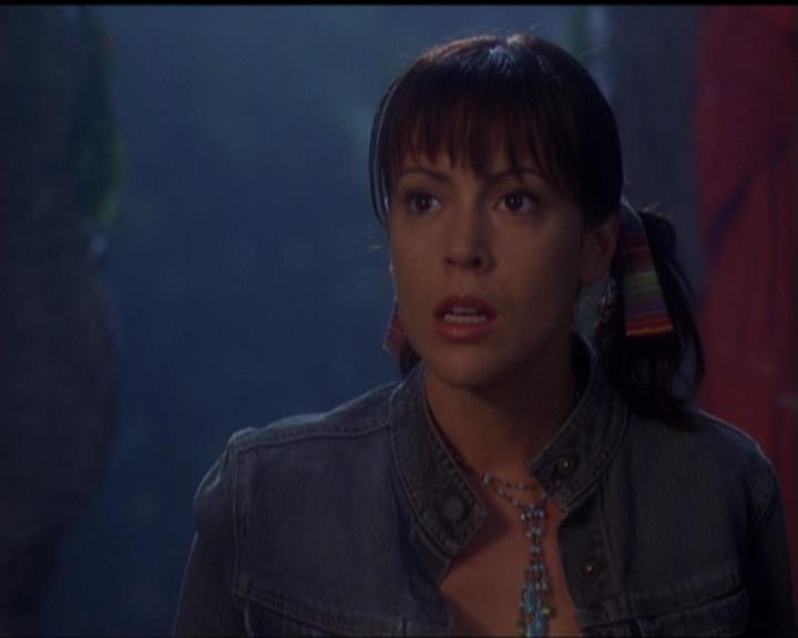 Charmed-Online_dot_net-5x03SirensSong2125.jpg