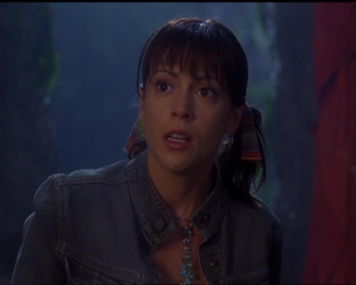 Charmed-Online_dot_net-5x03SirensSong2128.jpg