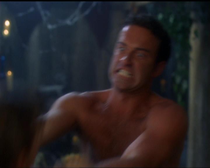 Charmed-Online_dot_net-5x03SirensSong2222.jpg