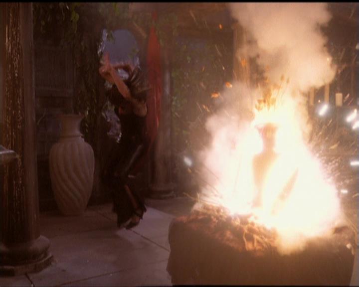 Charmed-Online_dot_net-5x03SirensSong2232.jpg