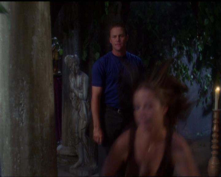 Charmed-Online_dot_net-5x03SirensSong2235.jpg