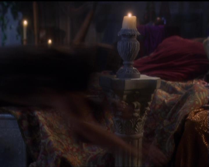 Charmed-Online_dot_net-5x03SirensSong2240.jpg