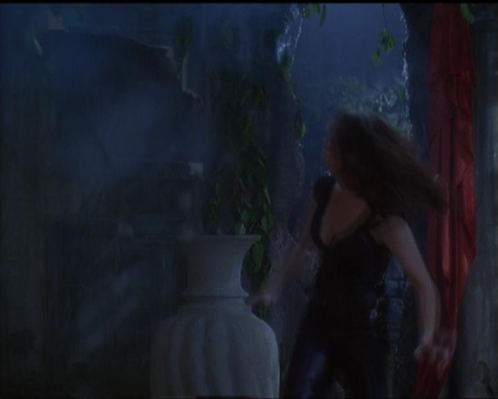 Charmed-Online_dot_net-5x03SirensSong2254.jpg