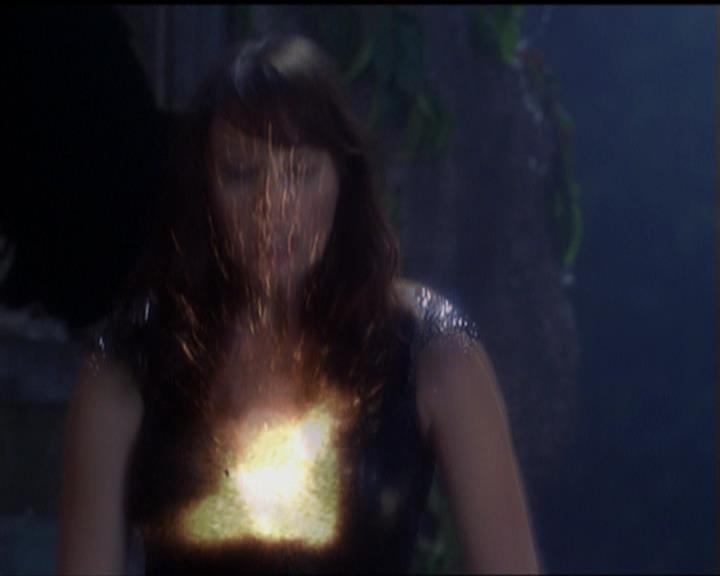 Charmed-Online_dot_net-5x03SirensSong2261.jpg
