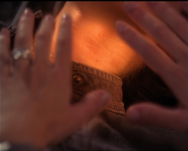 Charmed-Online_dot_net-5x03SirensSong2300.jpg