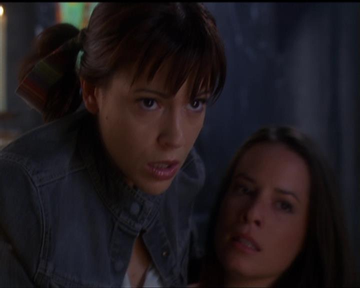 Charmed-Online_dot_net-5x03SirensSong2307.jpg
