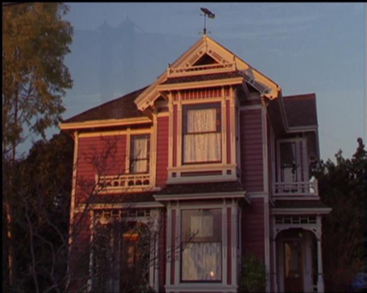 Charmed-Online_dot_net-5x03SirensSong2350.jpg