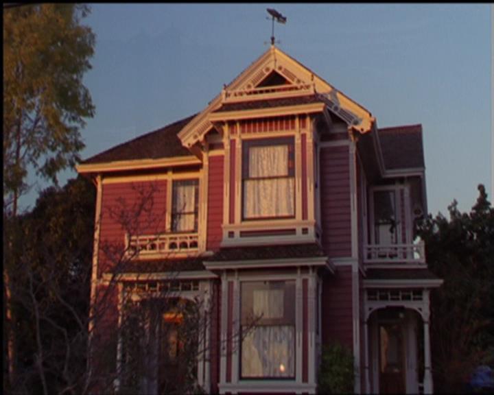 Charmed-Online_dot_net-5x03SirensSong2351.jpg