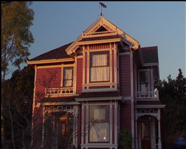 Charmed-Online_dot_net-5x03SirensSong2353.jpg