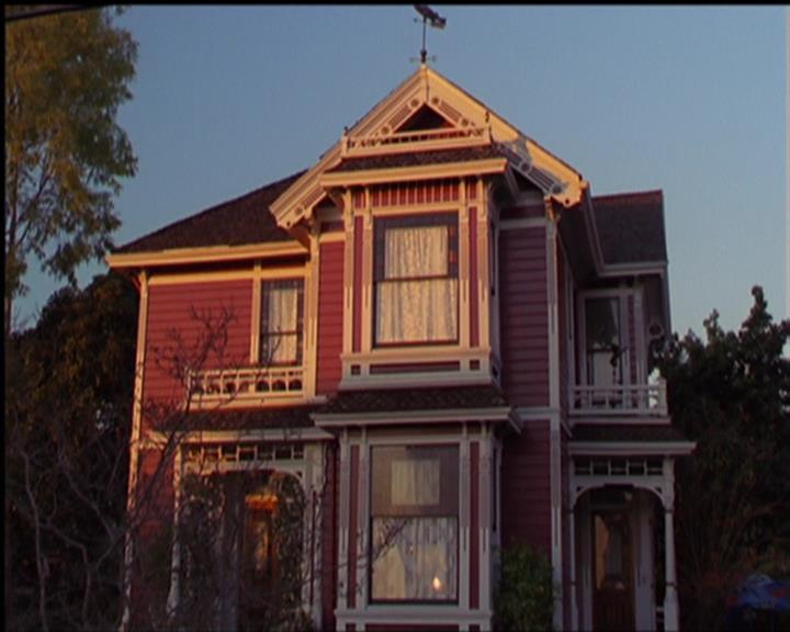 Charmed-Online_dot_net-5x03SirensSong2355.jpg