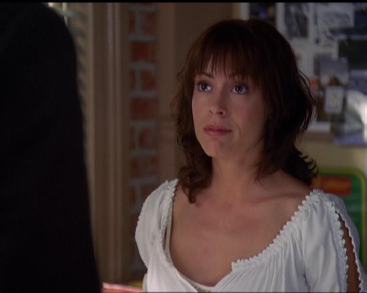 Charmed-Online_dot_net-5x03SirensSong2506.jpg