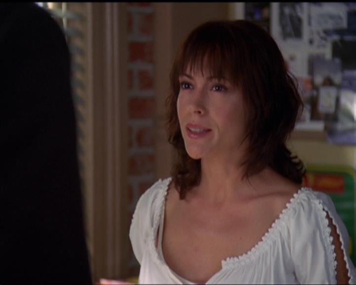 Charmed-Online_dot_net-5x03SirensSong2507.jpg