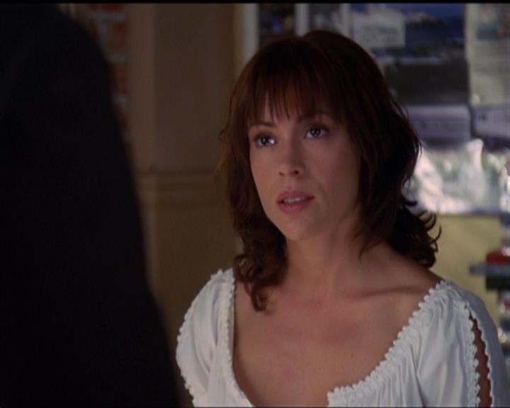 Charmed-Online_dot_net-5x03SirensSong2515.jpg