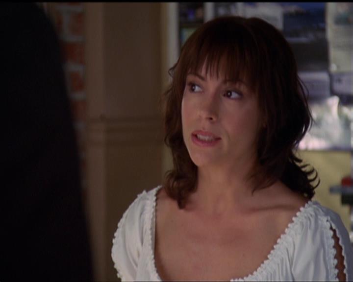 Charmed-Online_dot_net-5x03SirensSong2526.jpg