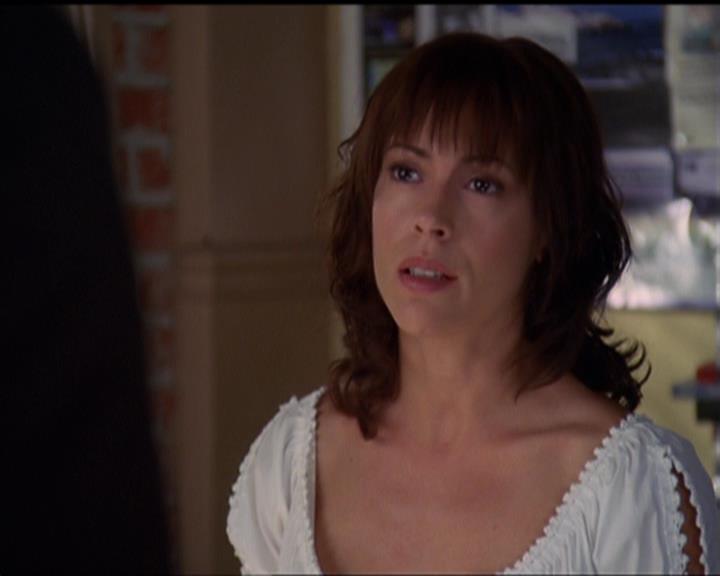 Charmed-Online_dot_net-5x03SirensSong2527.jpg