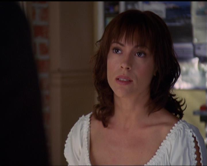 Charmed-Online_dot_net-5x03SirensSong2528.jpg