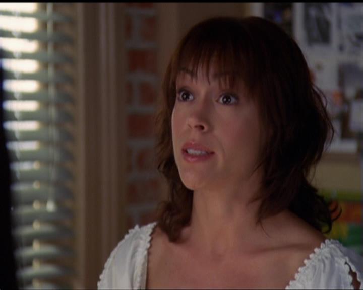 Charmed-Online_dot_net-5x03SirensSong2534.jpg