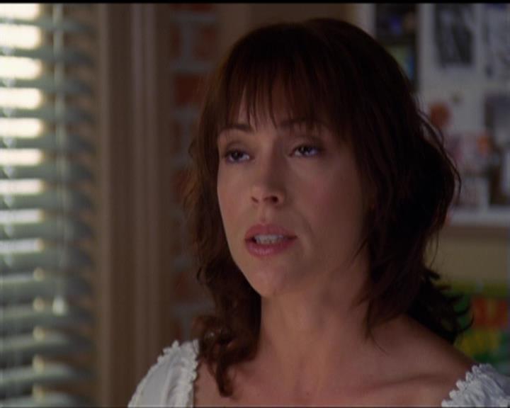Charmed-Online_dot_net-5x03SirensSong2550.jpg