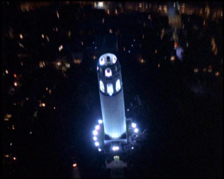 Charmed-Online-dot-net_5x05WitchesInTights0004.jpg