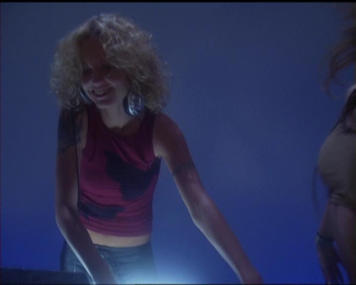 Charmed-Online-dot-net_5x05WitchesInTights0009.jpg