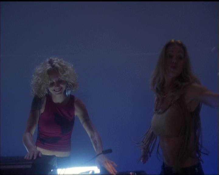 Charmed-Online-dot-net_5x05WitchesInTights0011.jpg